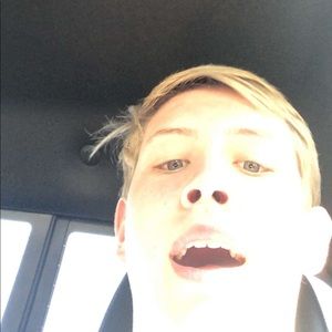 Meet your Posher, Calyssa